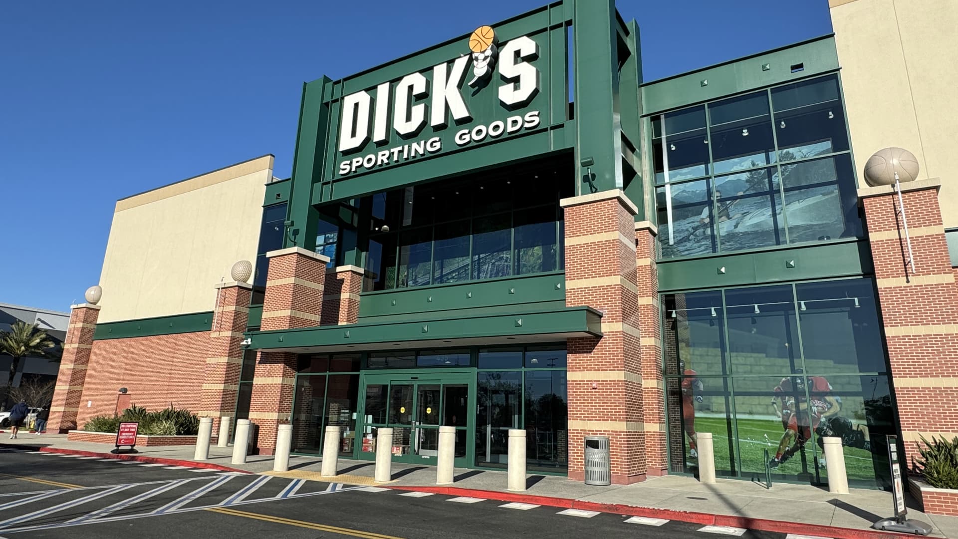 Dick's Carrying Items blows moment profits estimates however problems wary steerage forward of 2024 election