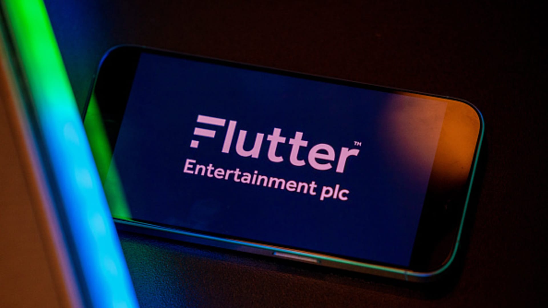 Shares making the largest strikes noon: Flutter Leisure, Hewlett Packard Undertaking and extra