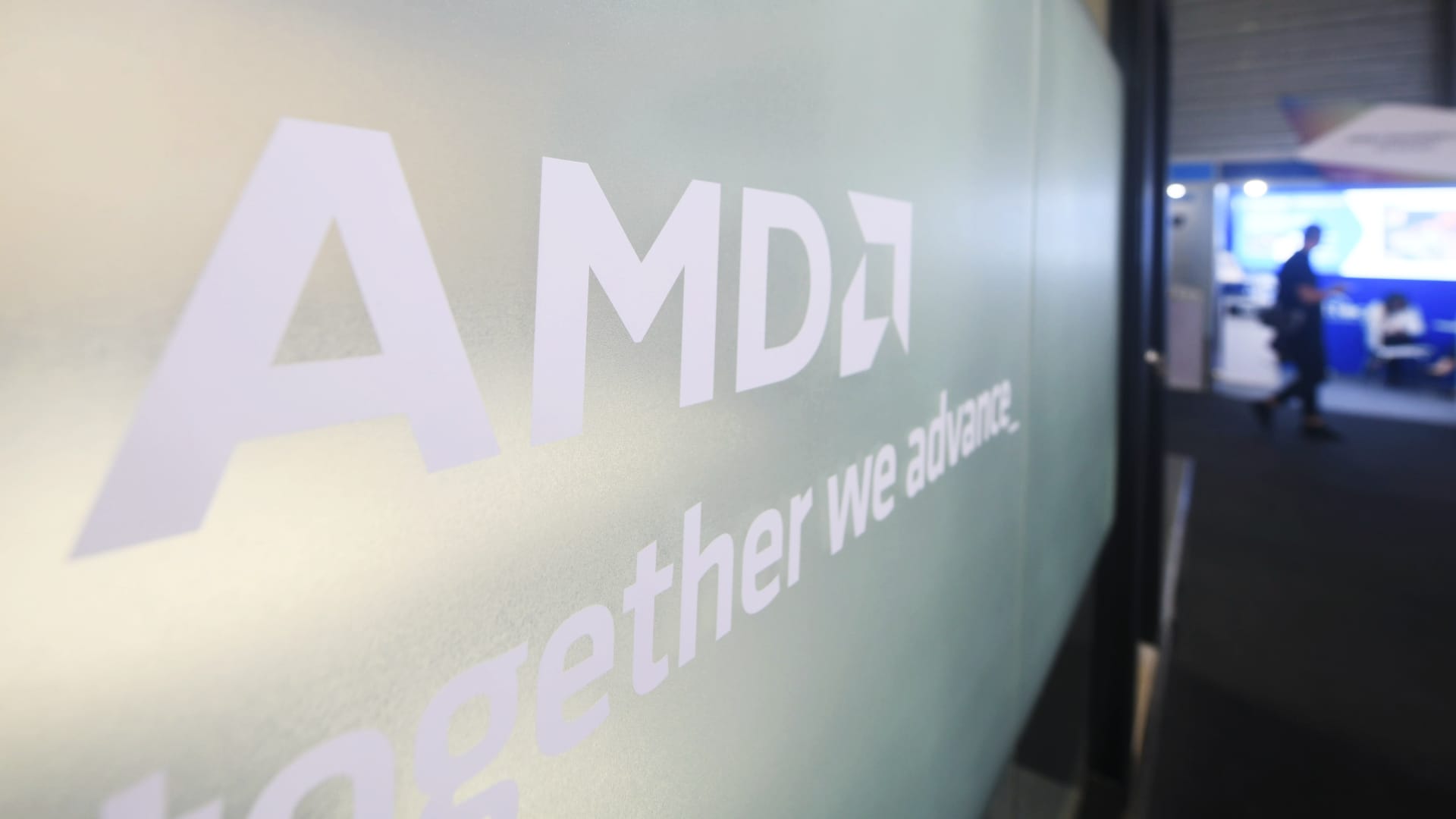 AMD's post-earnings slide is a purchasing alternative. Right here's why