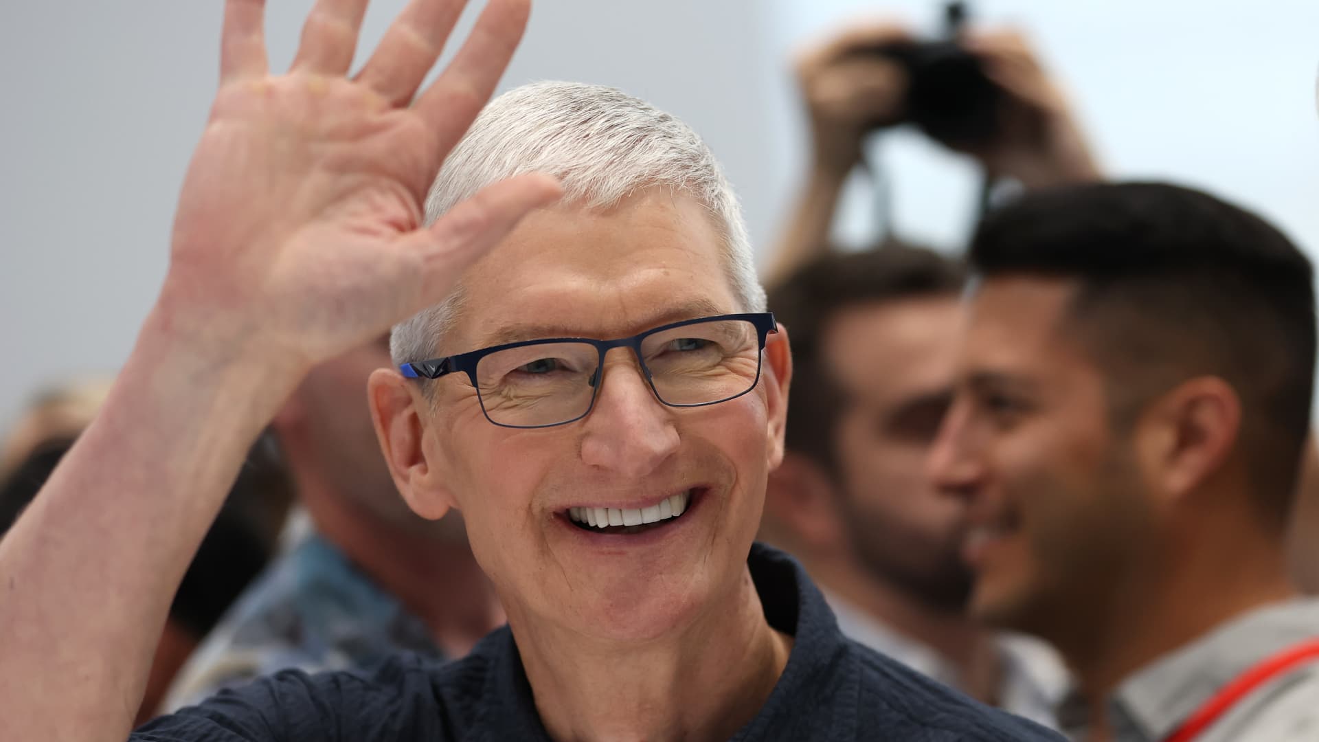 Apple hits an all-time prime as pristine smartphone knowledge aspects with the bulls in a sea of negativity