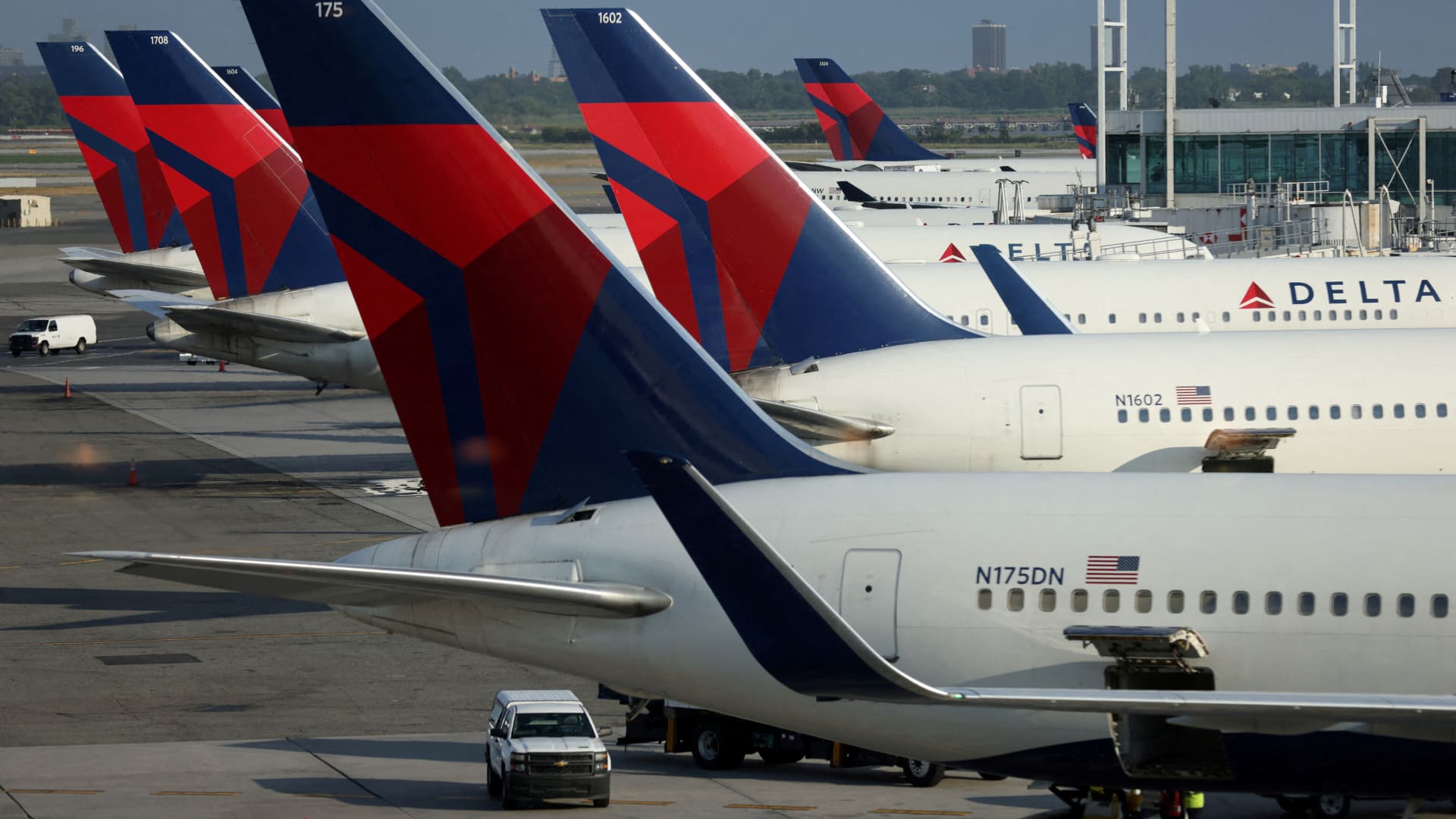 Delta fires back at CrowdStrike, says outage cost $380 million in revenue