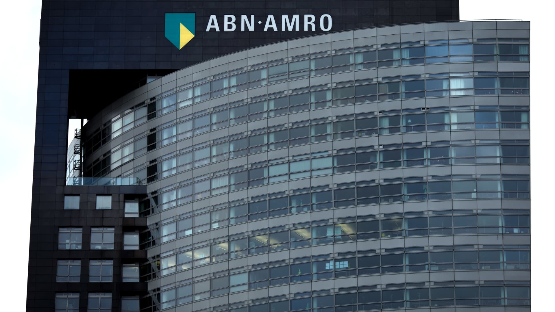 Dutch govt to leave its stake in ABN Amro by means of 1 / 4