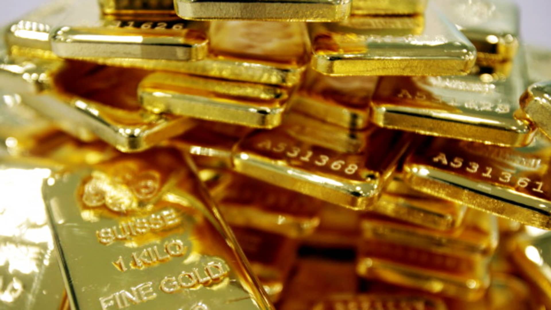 Gold hits pristine prime in record-setting rally amid international uncertainties