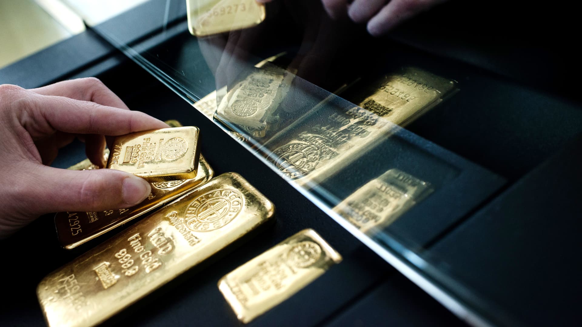 Guard-haven gold breaks $2,700 in keeping with ounce stage as hesitancy looms