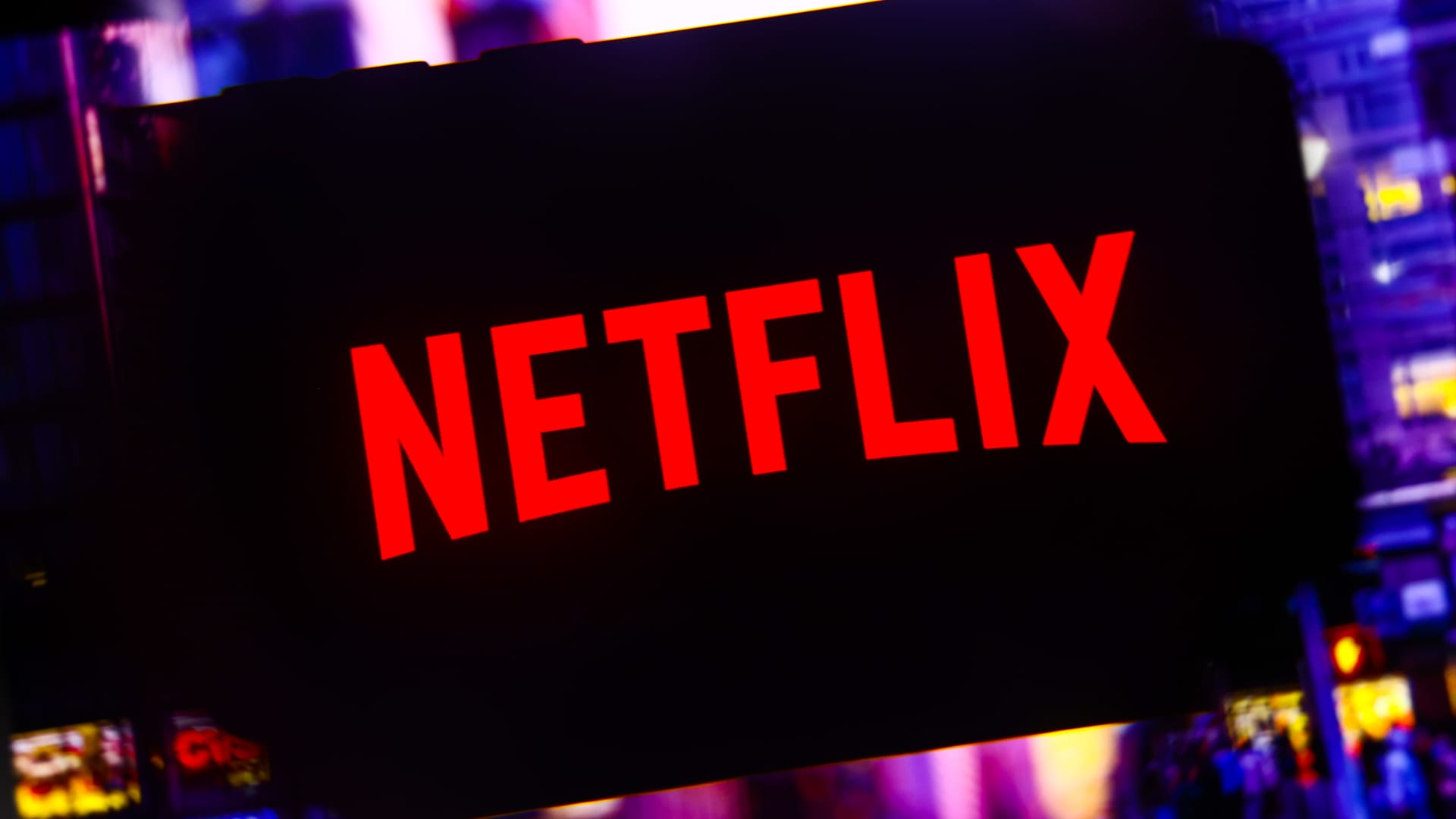 Netflix stocks soar 5% in premarket then third-quarter income beat