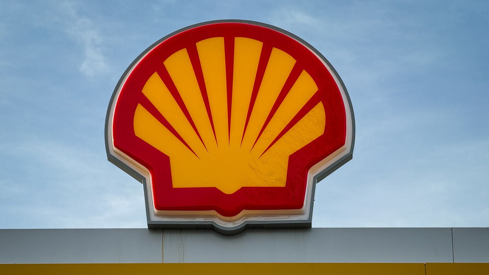 Oil gigantic Shell posts $6 billion benefit beat, launches unused proportion buyback program