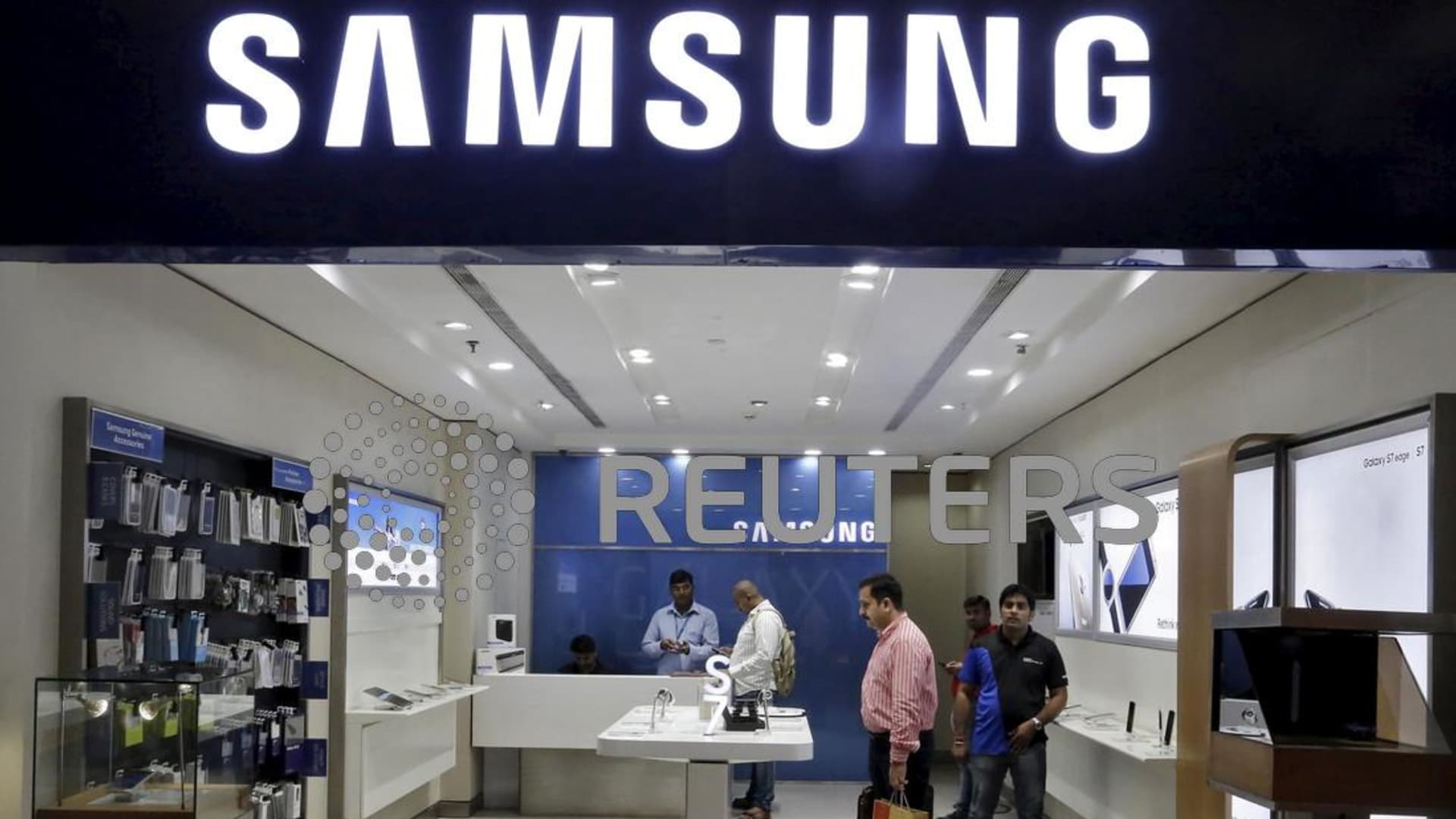 Samsung Electronics' chip benefit shrinks 40% from the former quarter