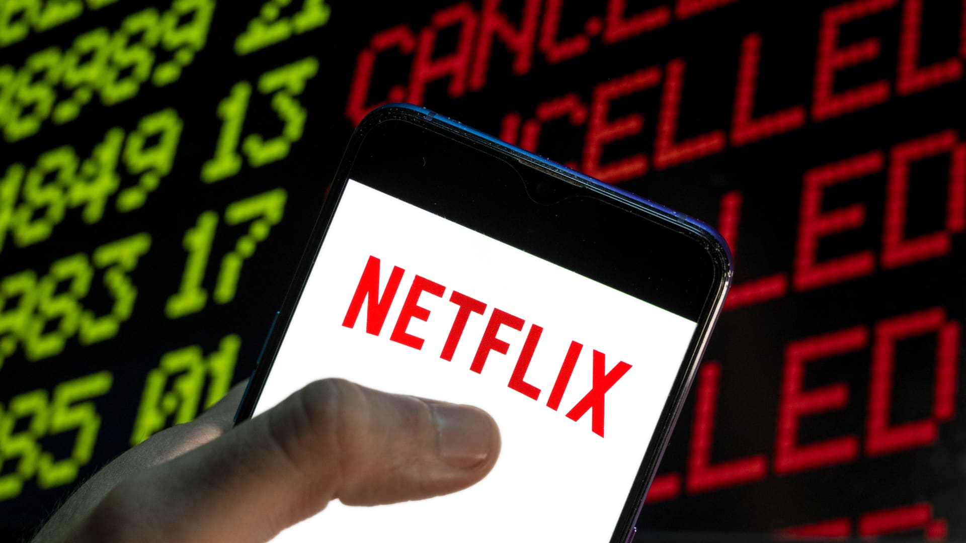 Shares making the largest strikes next hours: Netflix, Intuitive Surgical, WD-40 and extra