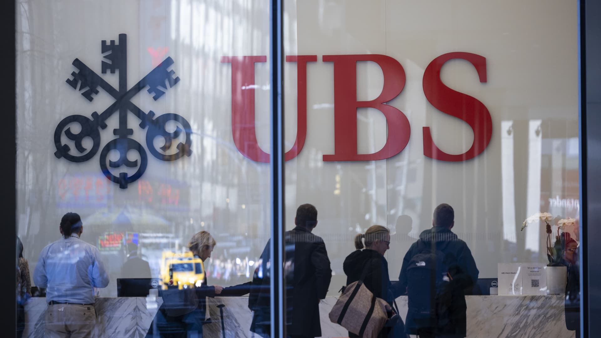 Swiss storagefacility UBS smashes third-quarter expectancies with $1.4 billion in benefit