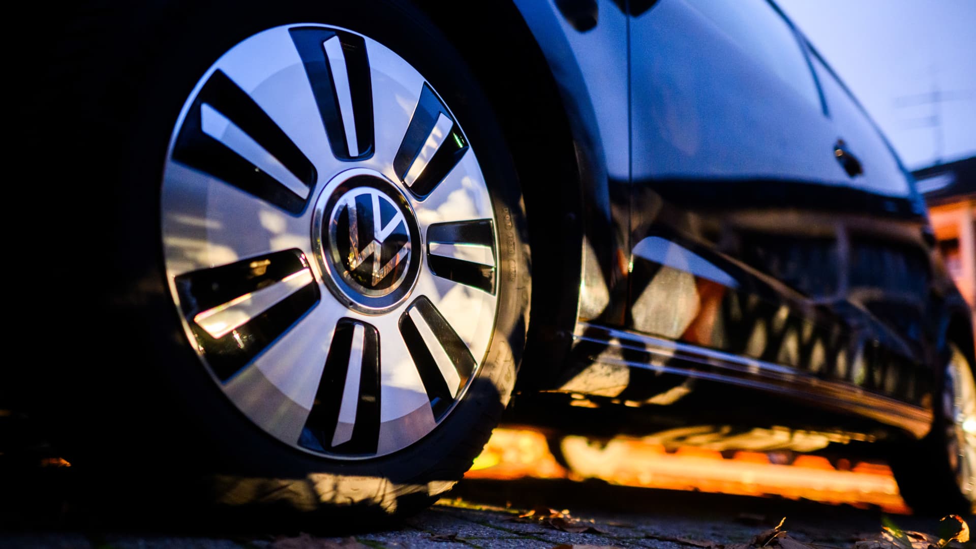 Volkswagen benefit plunges 42% in 3rd quarter amid sweeping overhaul plans