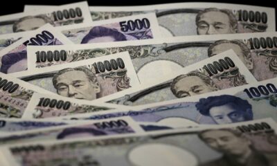 Yen wobbles, susceptible to political reverberations