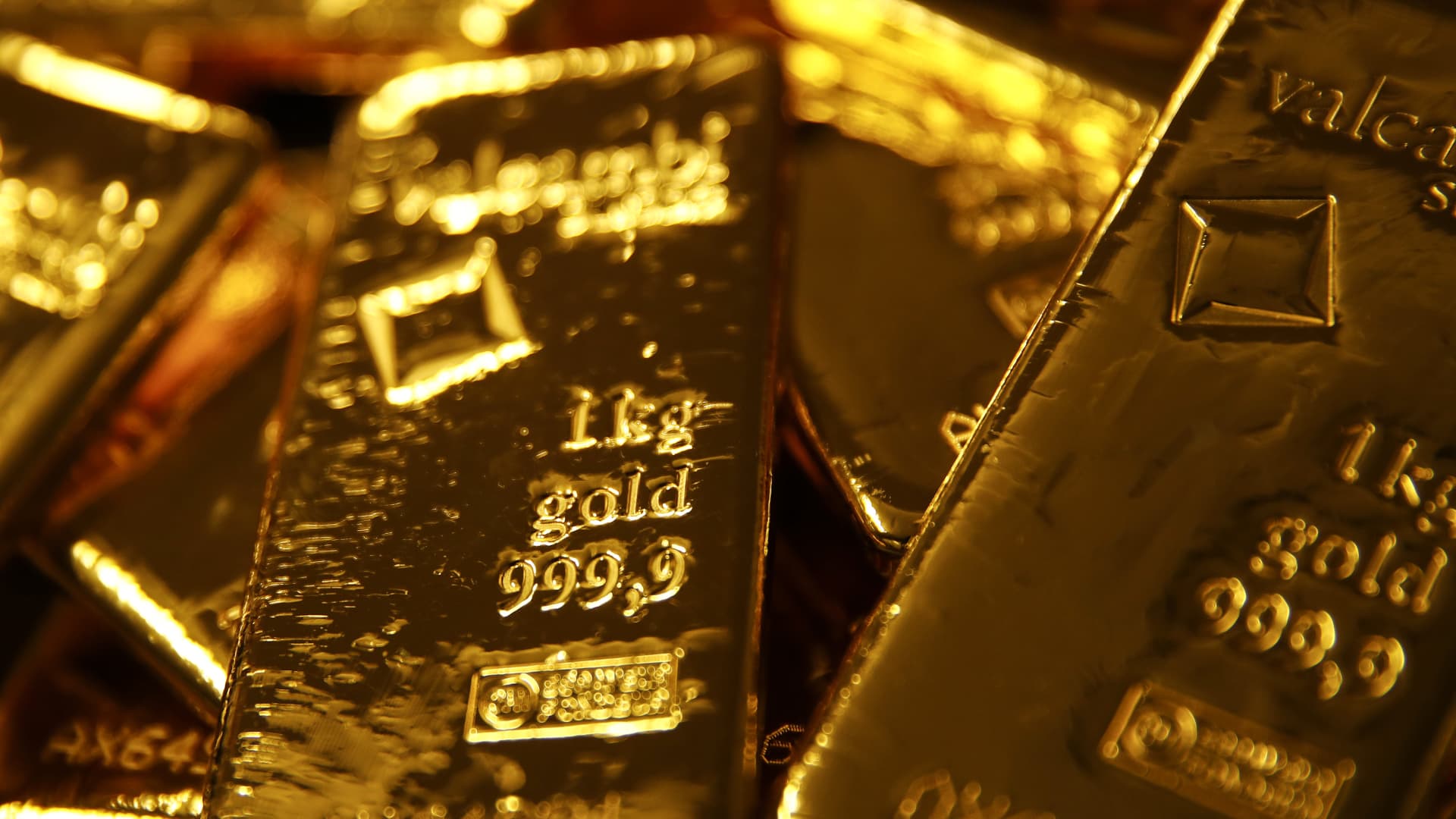 Gold declines to 8-week low on more potent buck, handovers