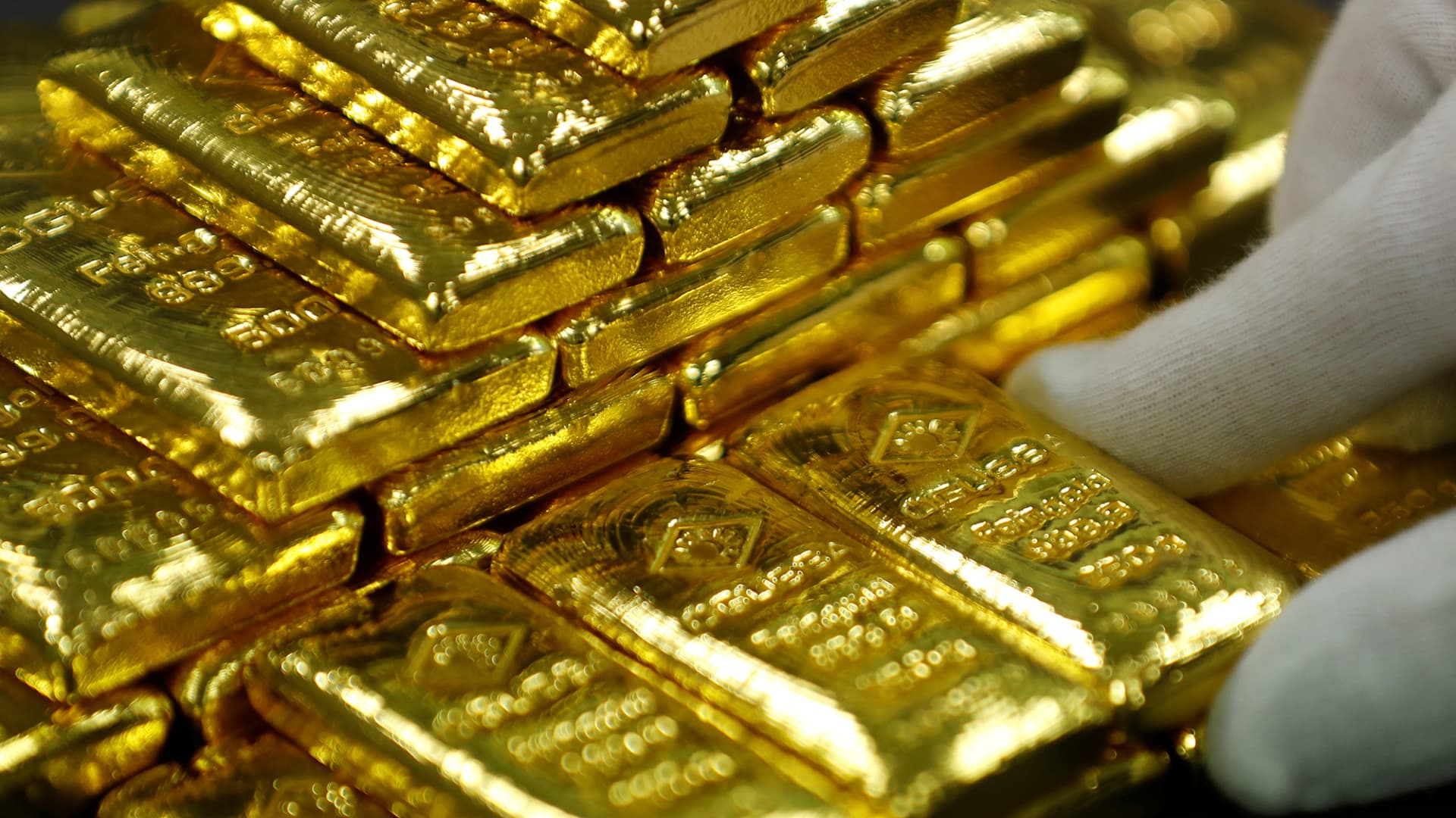 Gold drifts upper, investors optical U.S. inflation print