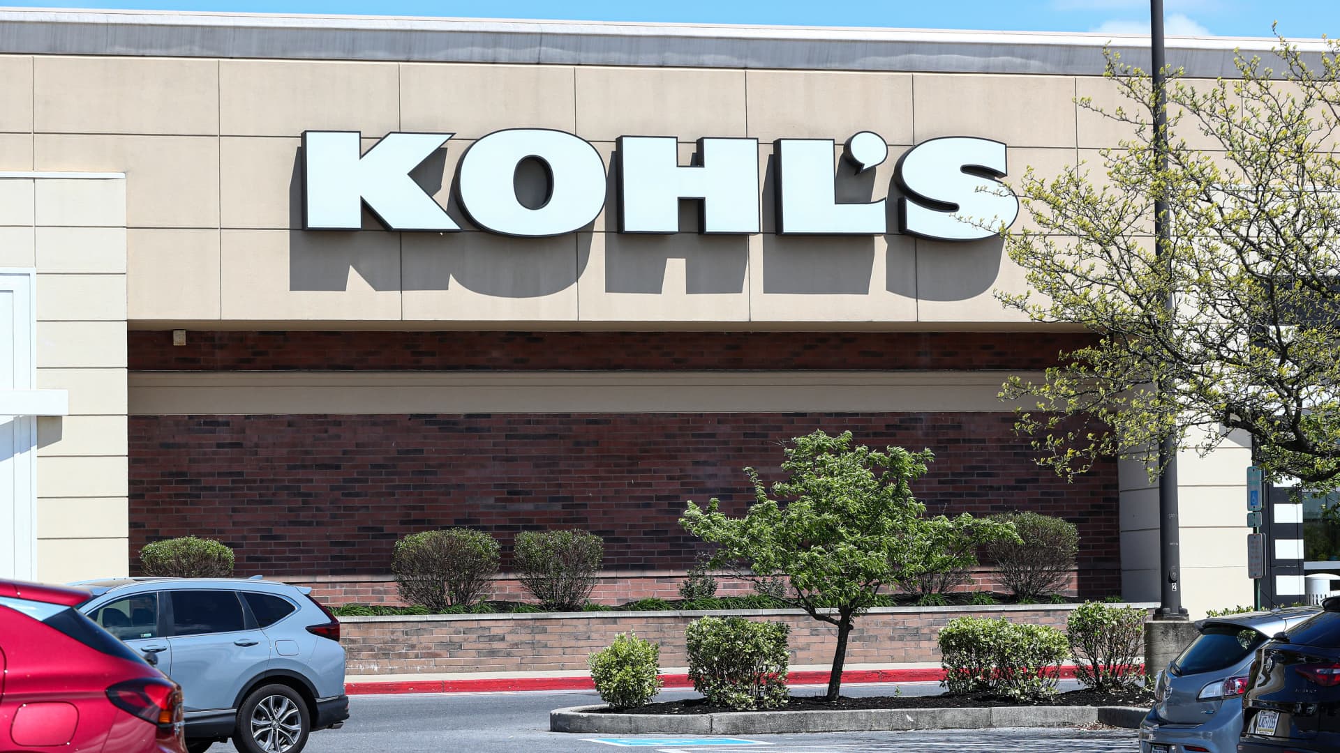 Kohl's lowers annual gross sales forecast once more on waning amusement buying groceries call for