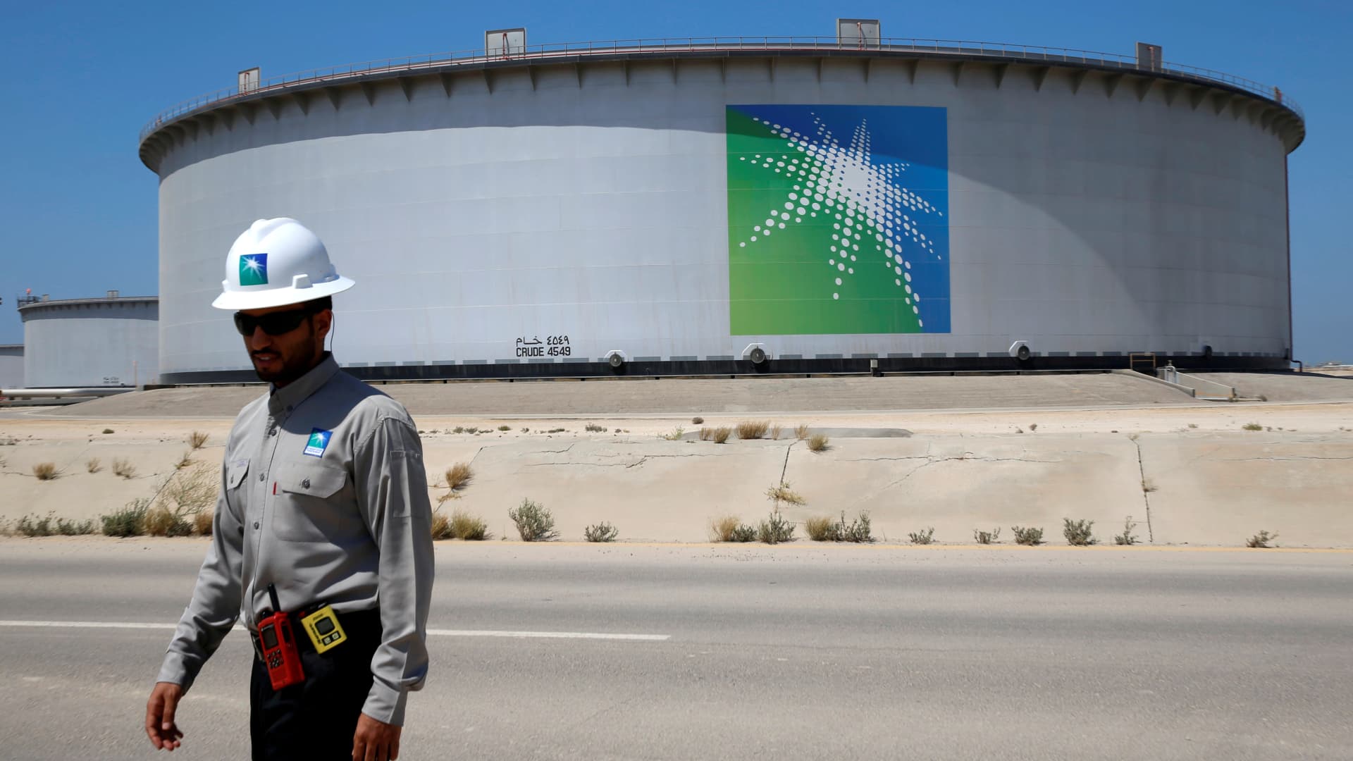 Oil immense Saudi Aramco posts 15% let go in third-quarter benefit however maintains dividend