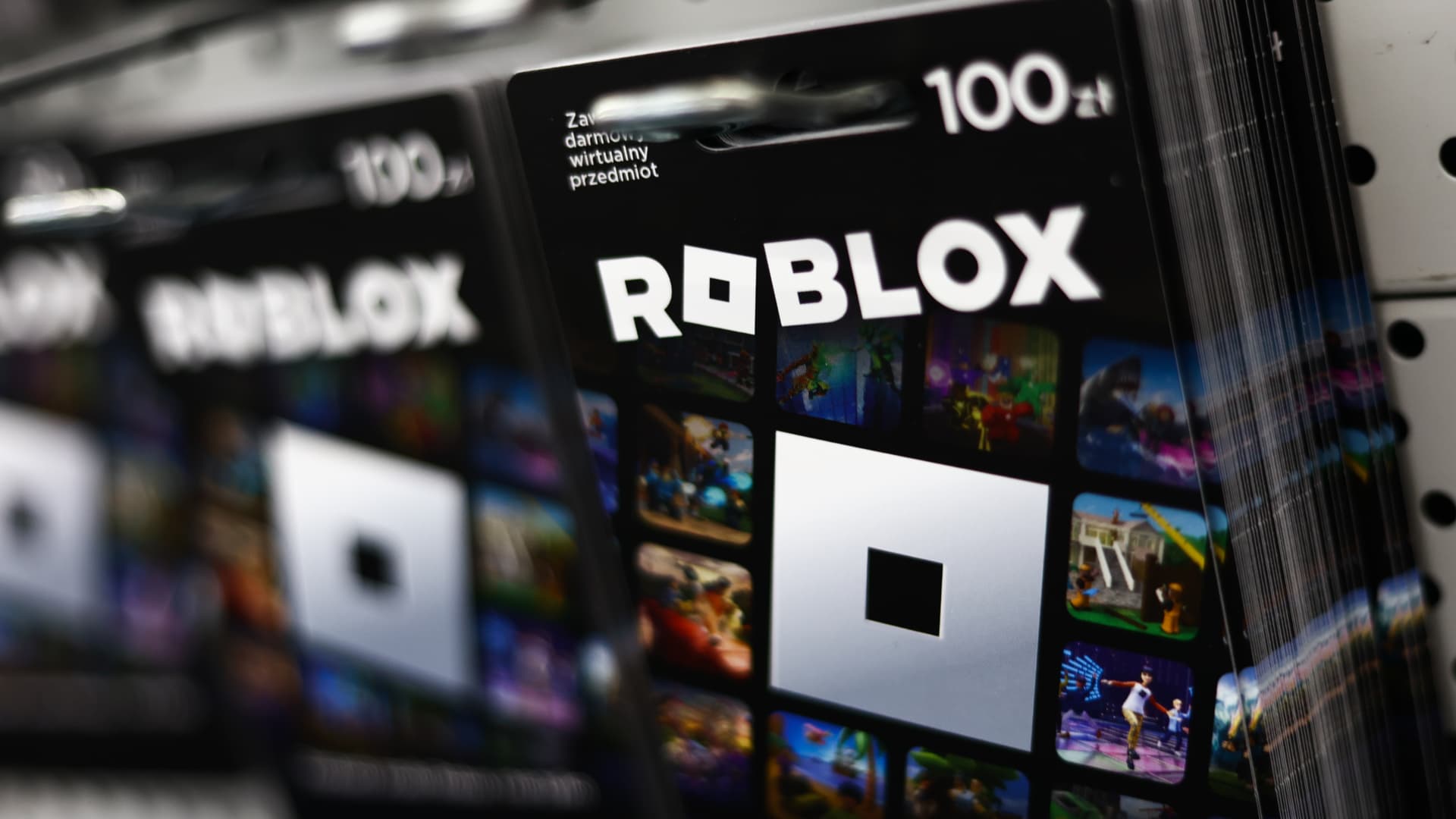 Roblox lifts annual bookings forecast as in-game spending booms; stocks bounce