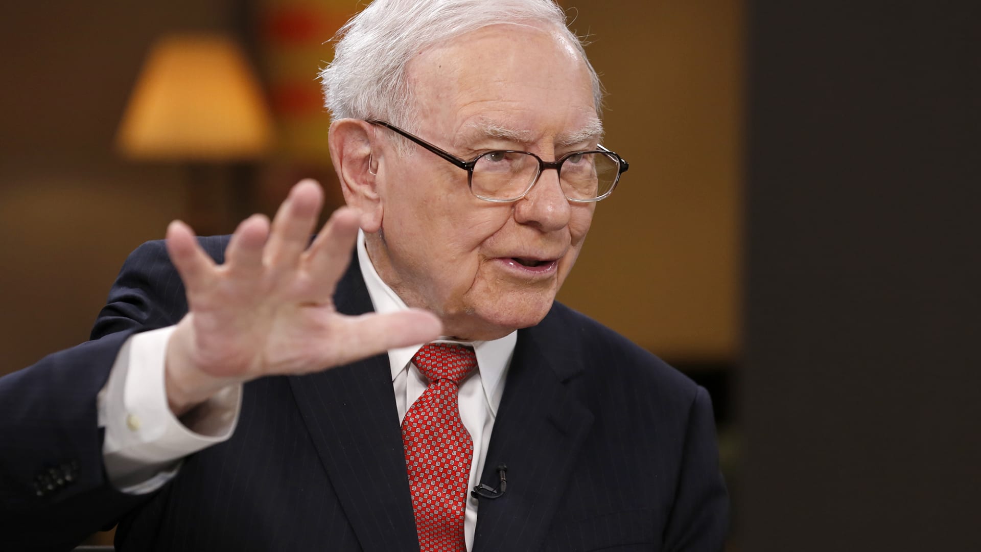 Warren Buffett speaks out towards developing nation wealth dynasties, provides away some other $1.1 billion